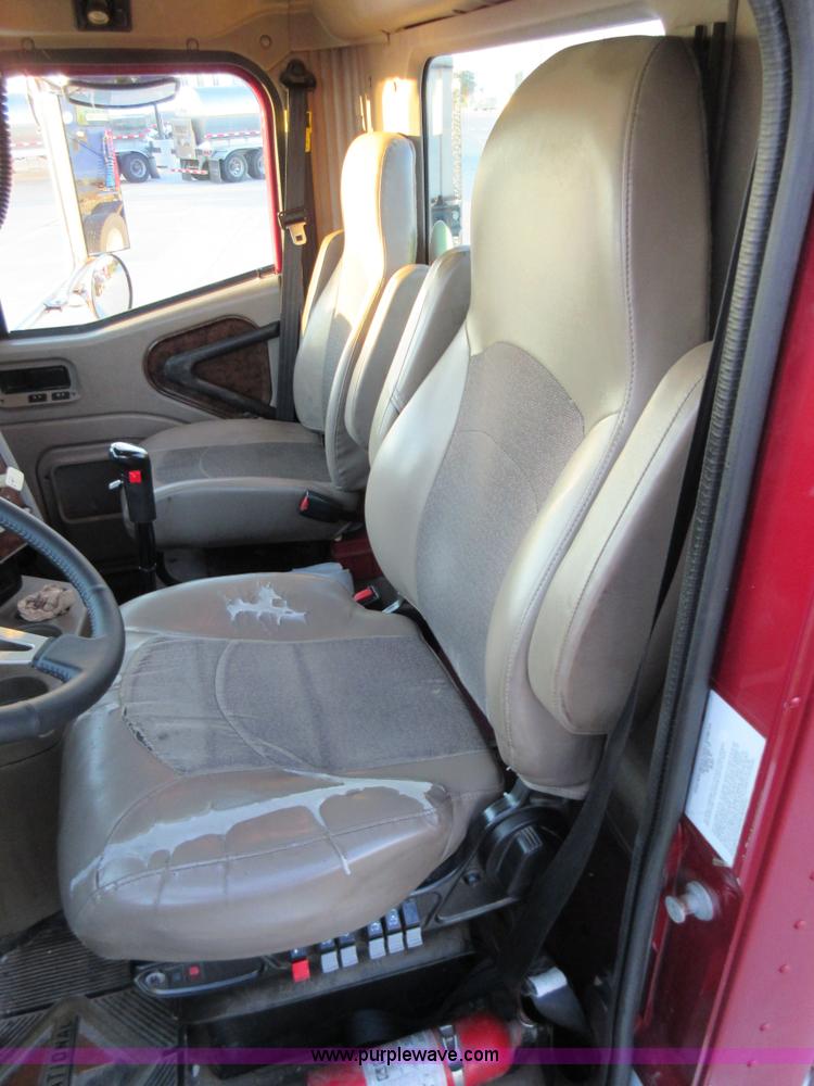 image for item L2765 2012 International Paystar 5900i semi truck