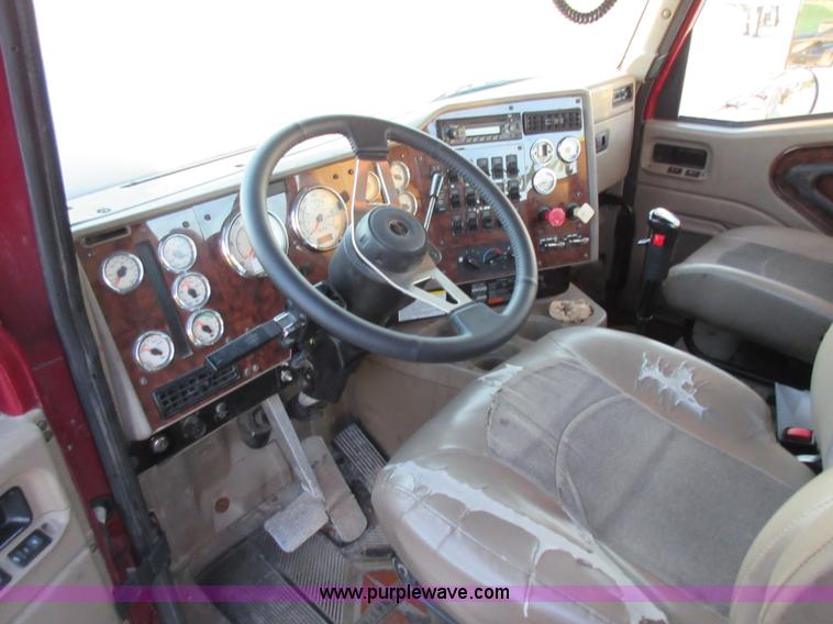 image for item L2765 2012 International Paystar 5900i semi truck