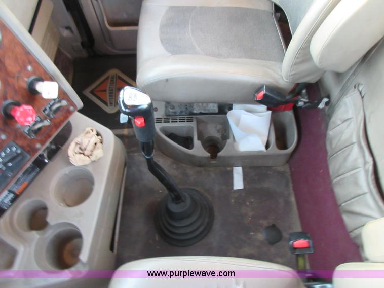 image for item L2765 2012 International Paystar 5900i semi truck