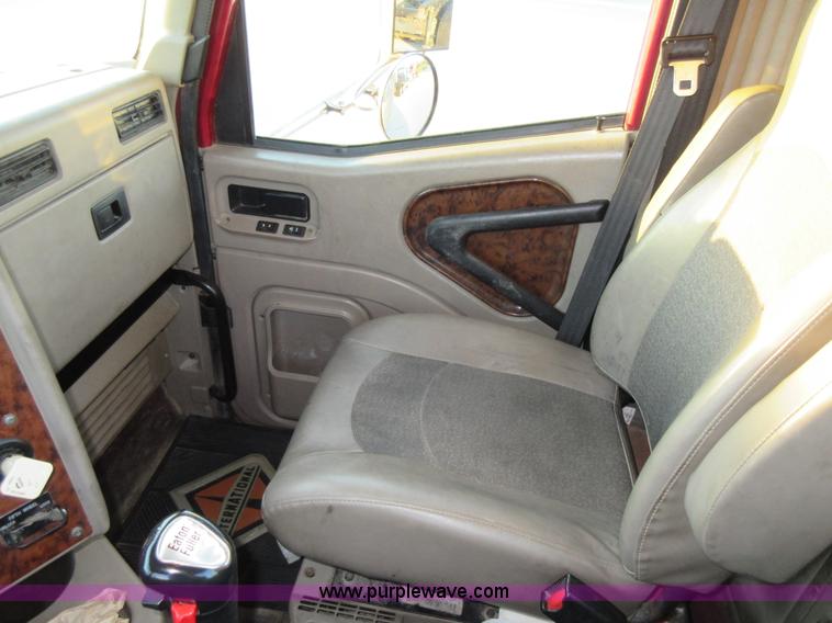 image for item L2765 2012 International Paystar 5900i semi truck