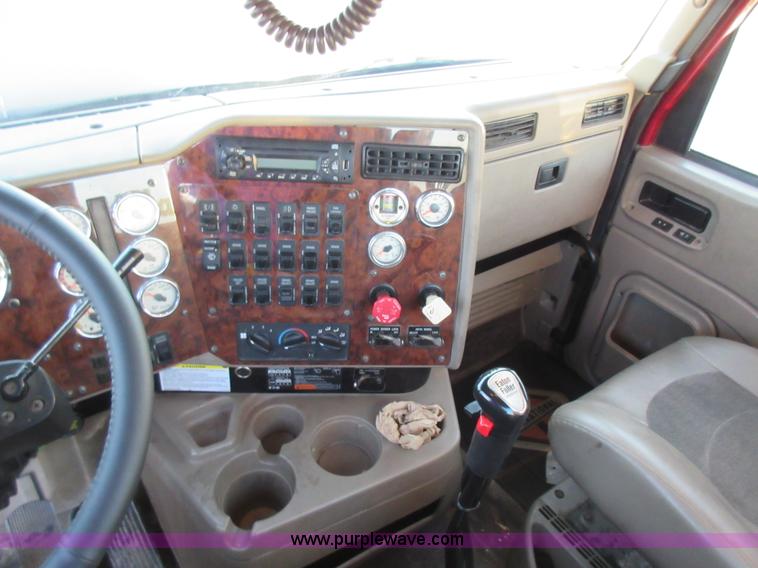 image for item L2765 2012 International Paystar 5900i semi truck