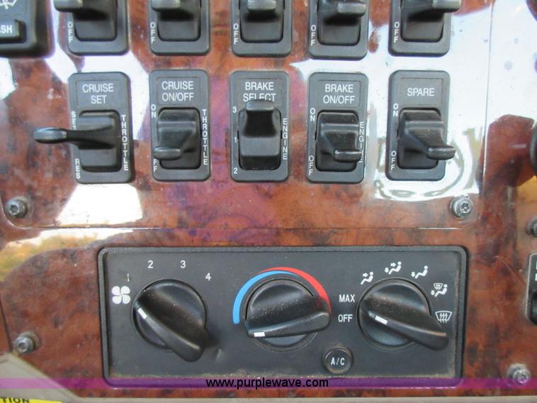 image for item L2765 2012 International Paystar 5900i semi truck