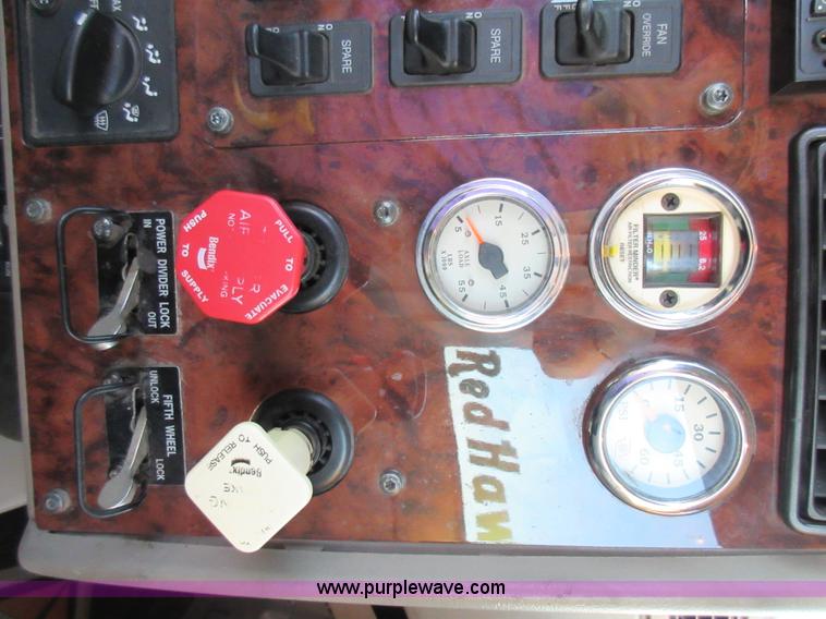 image for item L2765 2012 International Paystar 5900i semi truck