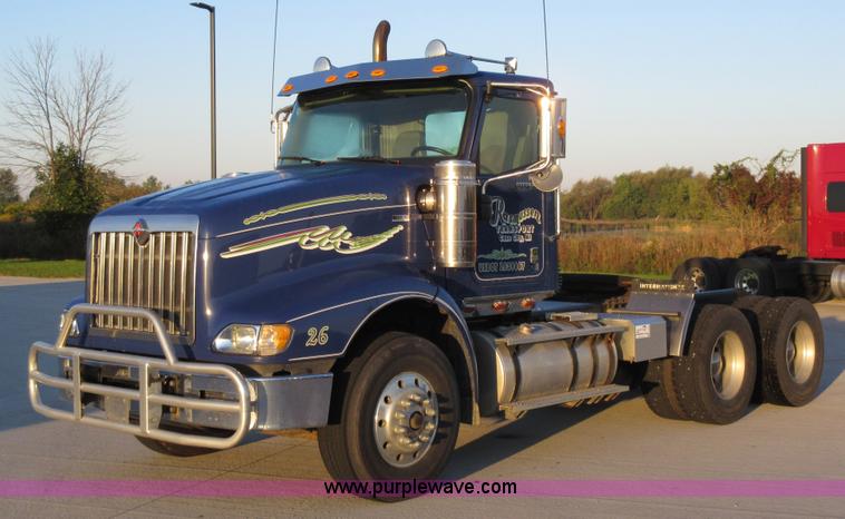 image for item L2766 2013 International Paystar 5900i semi truck