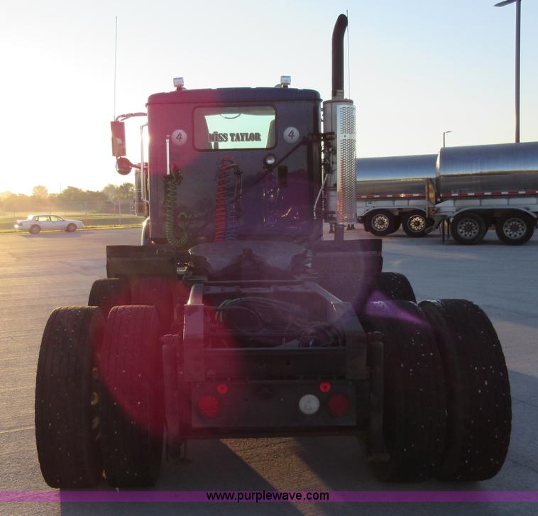 image for item L2766 2013 International Paystar 5900i semi truck