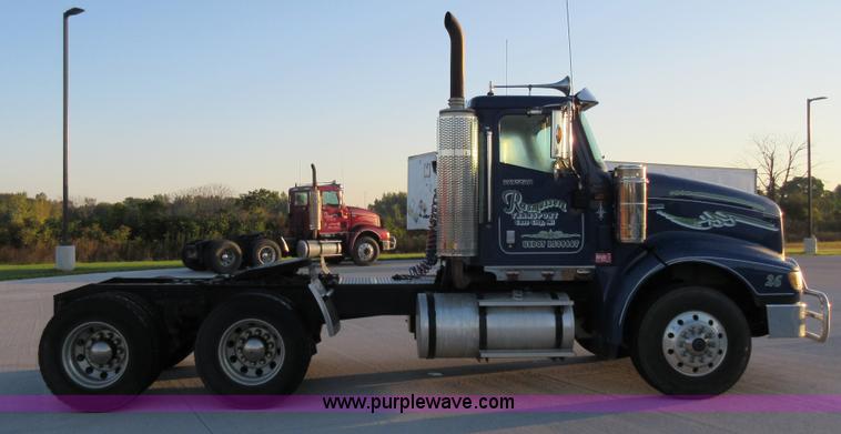 image for item L2766 2013 International Paystar 5900i semi truck