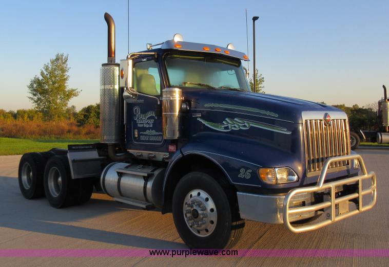 image for item L2766 2013 International Paystar 5900i semi truck