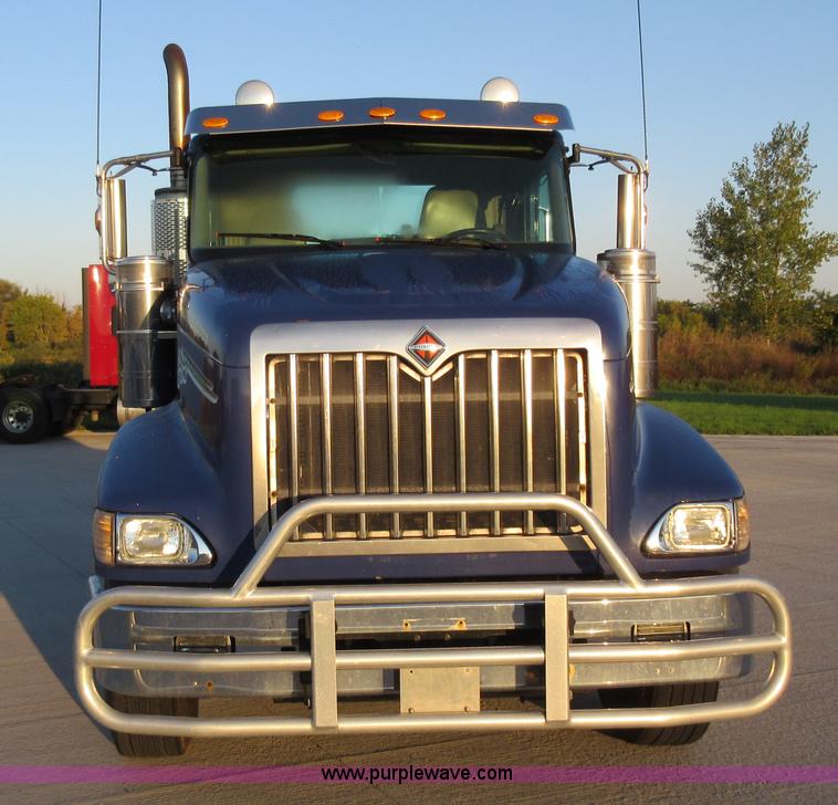 image for item L2766 2013 International Paystar 5900i semi truck