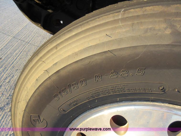 image for item L2766 2013 International Paystar 5900i semi truck