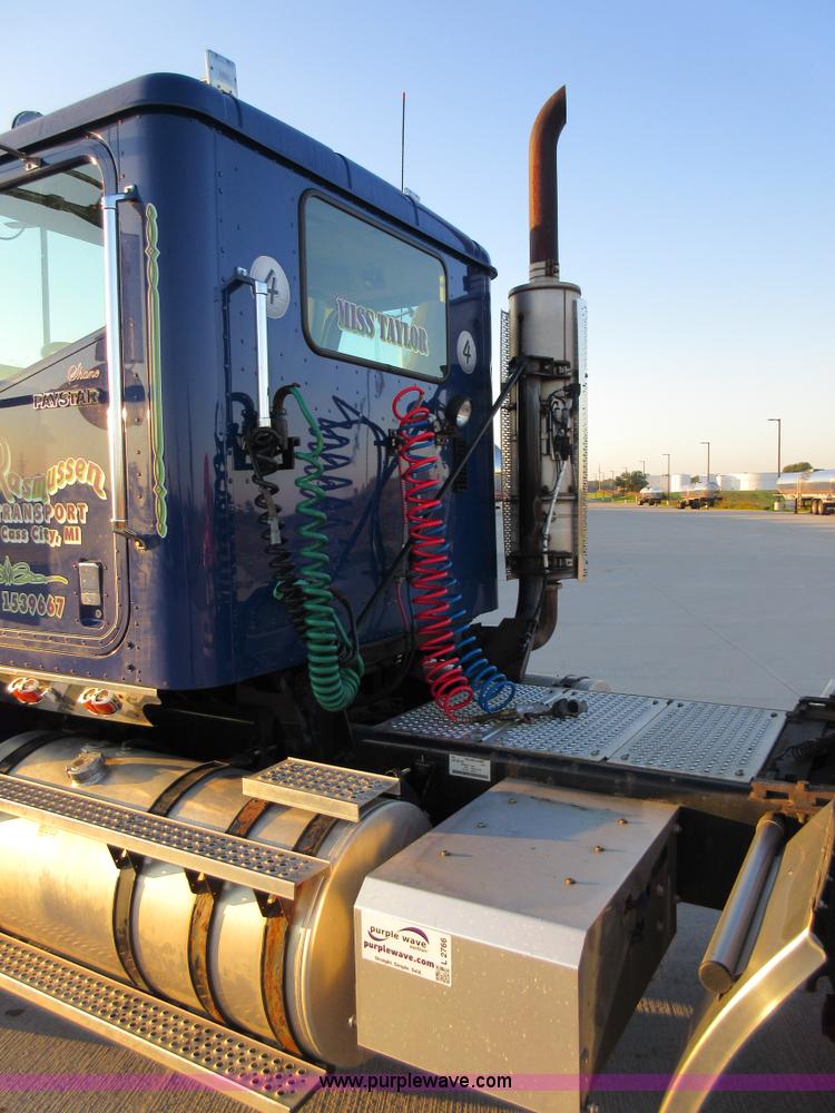 image for item L2766 2013 International Paystar 5900i semi truck