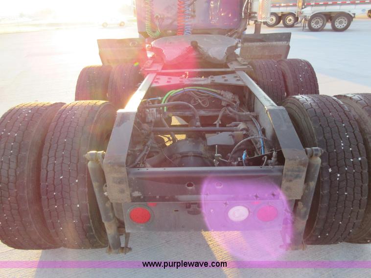 image for item L2766 2013 International Paystar 5900i semi truck