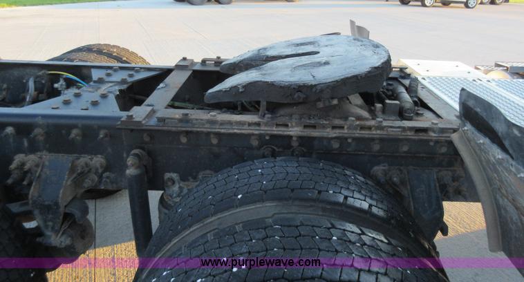 image for item L2766 2013 International Paystar 5900i semi truck