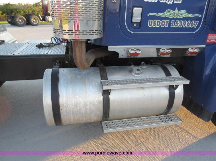 image for item L2766 2013 International Paystar 5900i semi truck