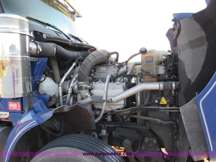 image for item L2766 2013 International Paystar 5900i semi truck