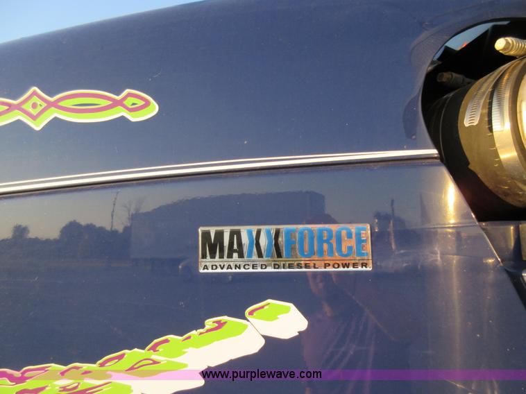 image for item L2766 2013 International Paystar 5900i semi truck