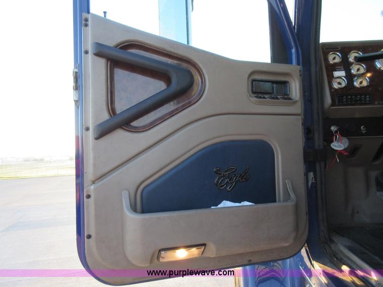 image for item L2766 2013 International Paystar 5900i semi truck