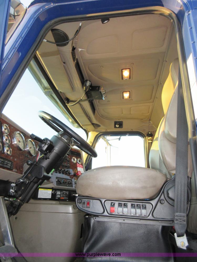 image for item L2766 2013 International Paystar 5900i semi truck