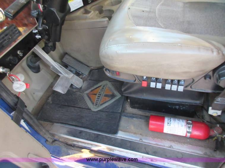 image for item L2766 2013 International Paystar 5900i semi truck