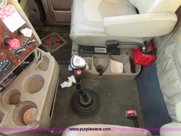 image for item L2766 2013 International Paystar 5900i semi truck