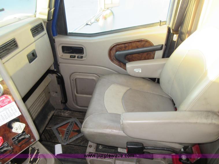 image for item L2766 2013 International Paystar 5900i semi truck