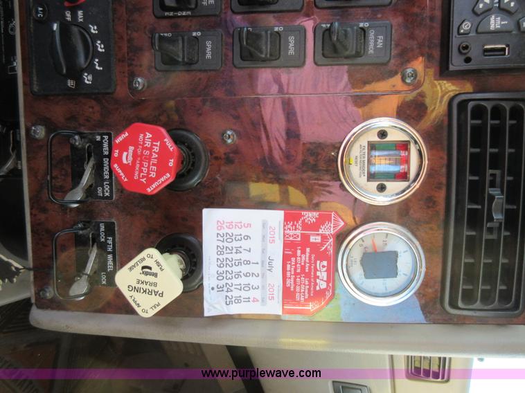 image for item L2766 2013 International Paystar 5900i semi truck