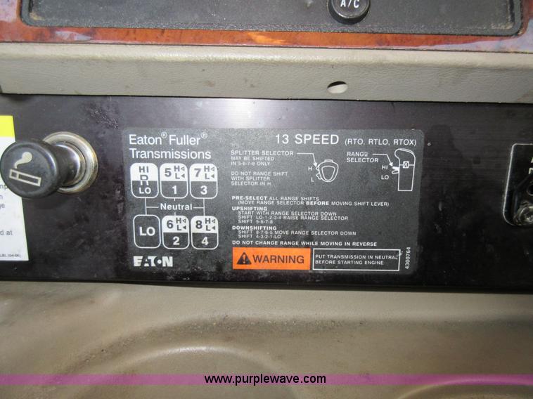 image for item L2766 2013 International Paystar 5900i semi truck