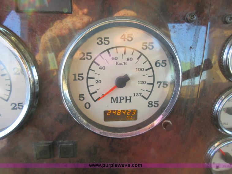 image for item L2766 2013 International Paystar 5900i semi truck