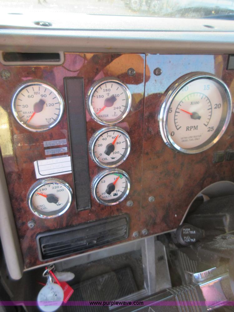 image for item L2766 2013 International Paystar 5900i semi truck