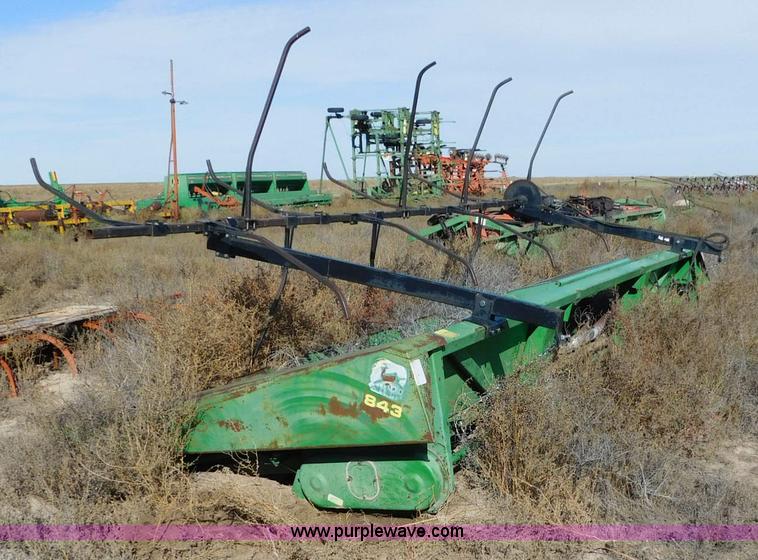 image for item AW9451 1990 John Deere 843 corn head