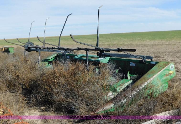 image for item AW9451 1990 John Deere 843 corn head