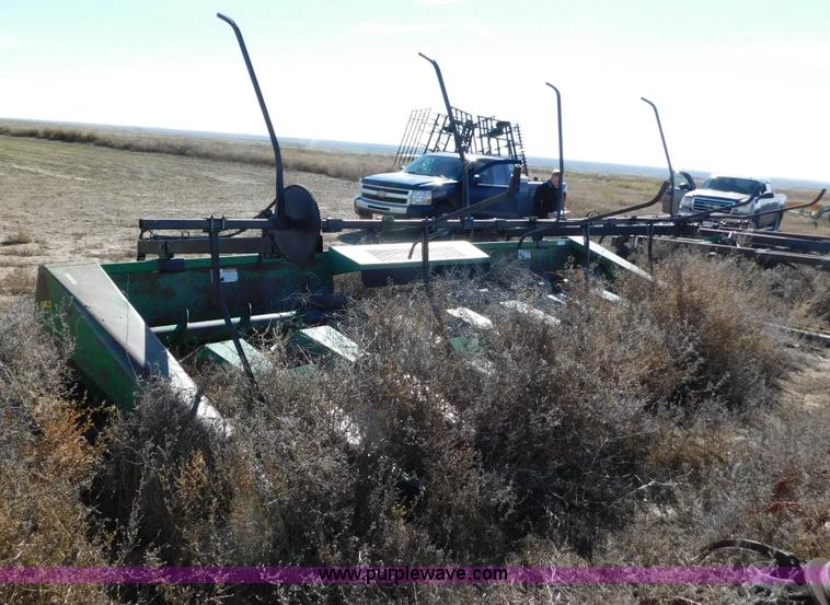 image for item AW9451 1990 John Deere 843 corn head