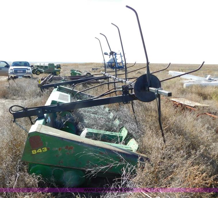 image for item AW9451 1990 John Deere 843 corn head