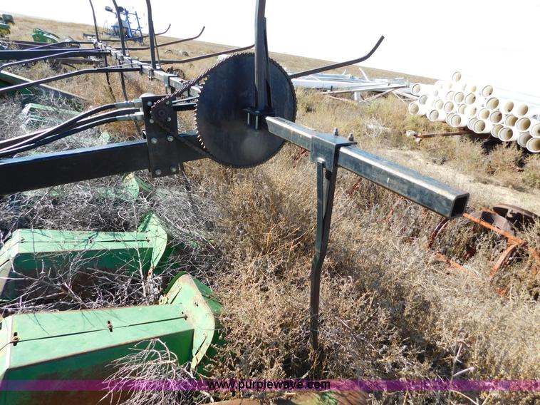 image for item AW9451 1990 John Deere 843 corn head