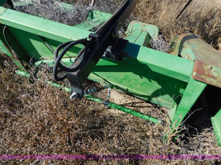 image for item AW9451 1990 John Deere 843 corn head