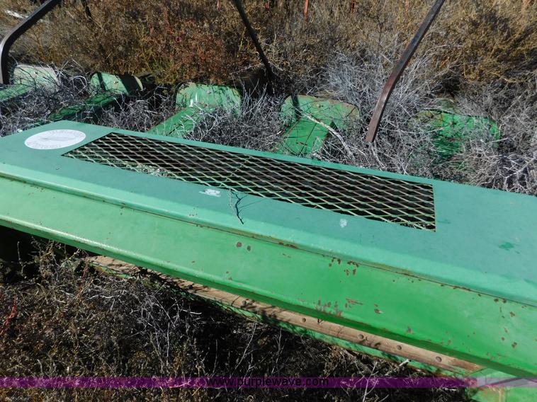 image for item AW9451 1990 John Deere 843 corn head