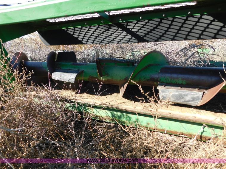 image for item AW9451 1990 John Deere 843 corn head