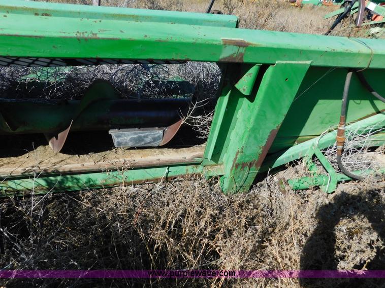 image for item AW9451 1990 John Deere 843 corn head
