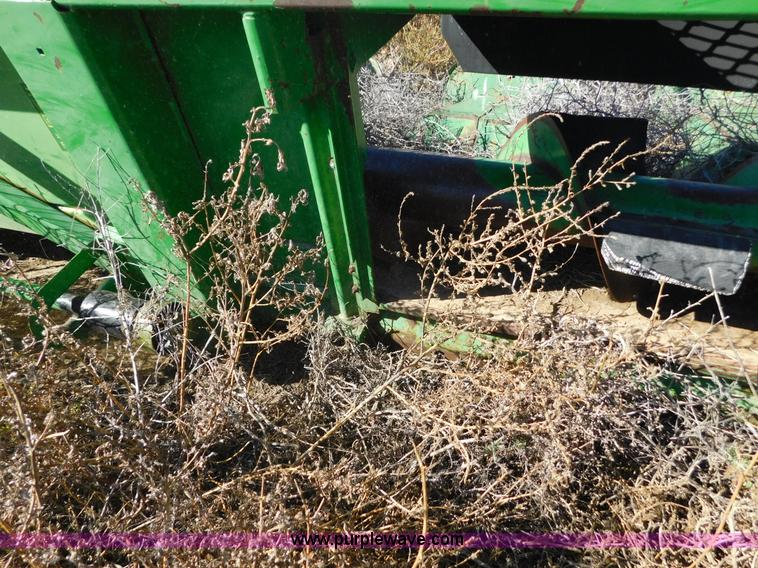 image for item AW9451 1990 John Deere 843 corn head