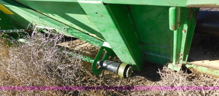 image for item AW9451 1990 John Deere 843 corn head