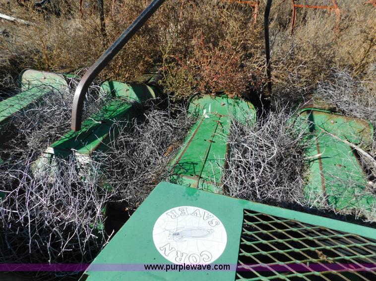 image for item AW9451 1990 John Deere 843 corn head