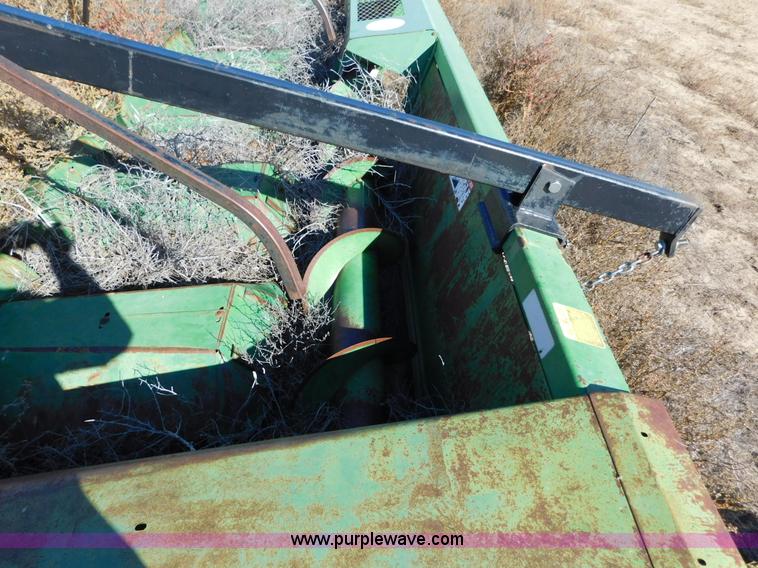image for item AW9451 1990 John Deere 843 corn head