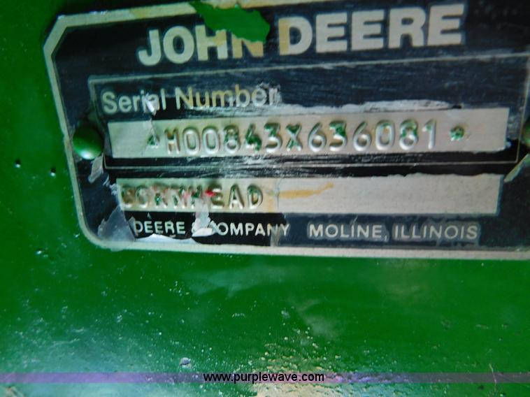 image for item AW9451 1990 John Deere 843 corn head