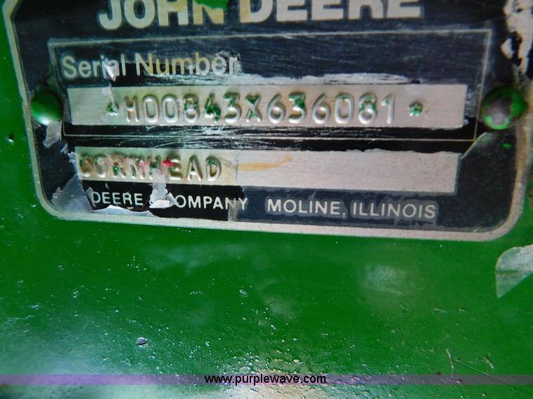 image for item AW9451 1990 John Deere 843 corn head