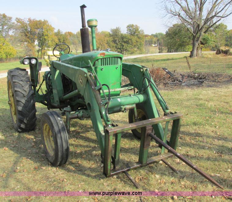 image for item AW9641 John Deere 3020 tractor