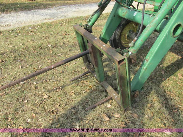 image for item AW9641 John Deere 3020 tractor