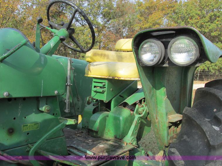 image for item AW9641 John Deere 3020 tractor