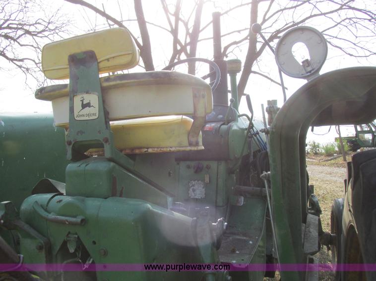 image for item AW9641 John Deere 3020 tractor