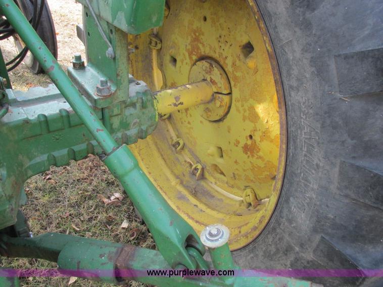 image for item AW9641 John Deere 3020 tractor
