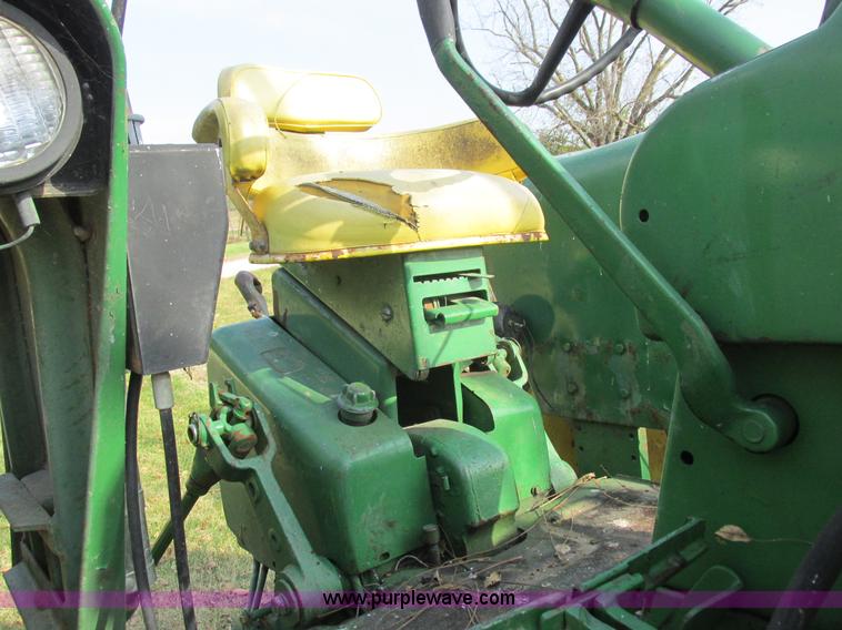 image for item AW9641 John Deere 3020 tractor