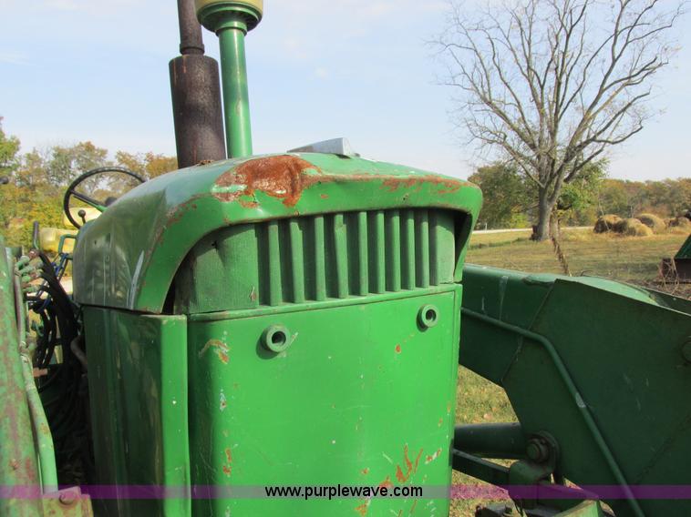 image for item AW9641 John Deere 3020 tractor